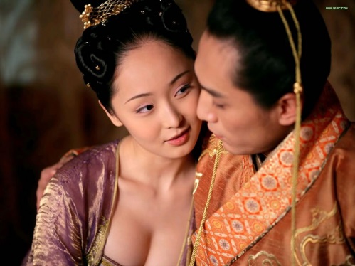 Hoàng đế với ngàn vạn mỹ nữ - bí quyết "Sung mãn" chốn phòng the cũng phải khác người